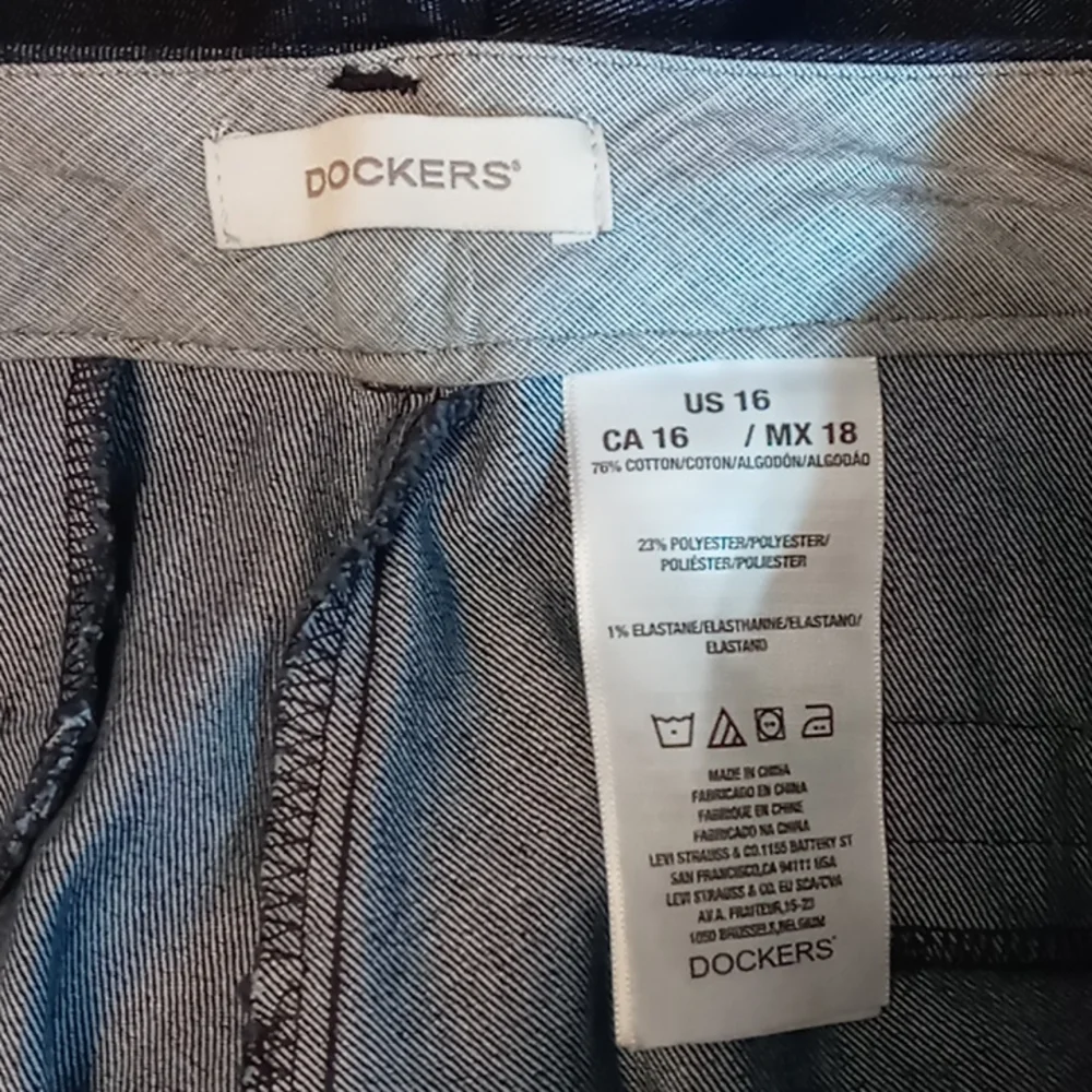Dockers Dark Blue Cropped Jean Size 16